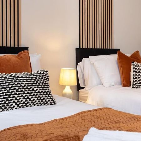 Railway House - Central Warrington - Sleeps 6 エクステリア 写真
