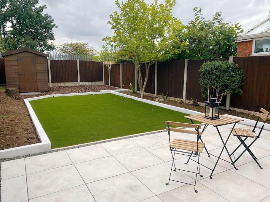 Railway House - Central Warrington - Sleeps 6 エクステリア 写真